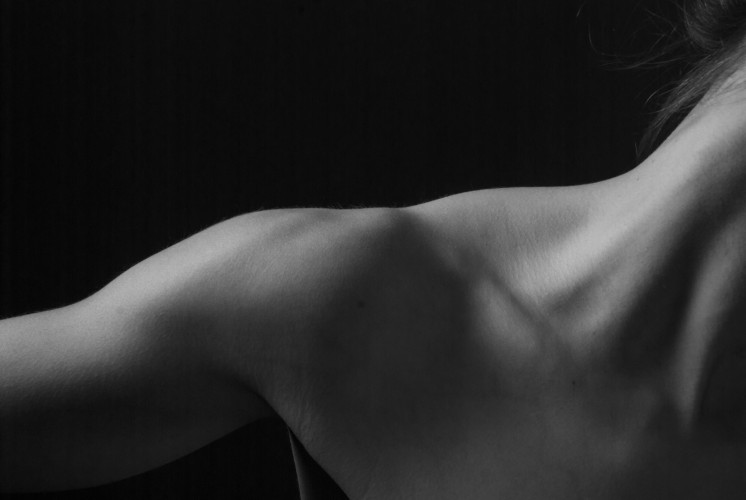Do you feel shoulder discomfort and numb fingers after sitting for a long time?
