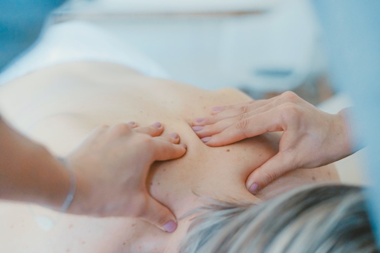 How to relieve shoulder pain?